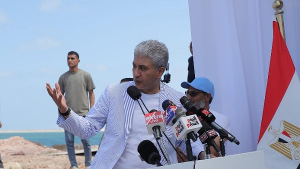 وزير السياحة والآثار 