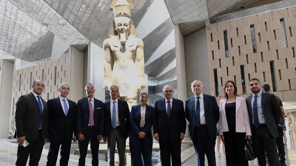 رئيس وزراء لبنان في المتحف المصري الكبير 