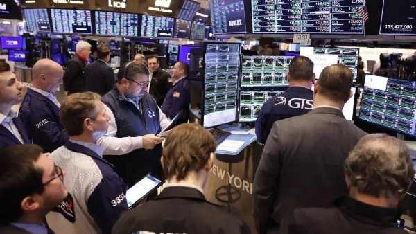 مؤشر إس آند بي 500 يغلق على انخفاض مع قيادة إنفيديا لهبوط أسهم التكنولوجيا