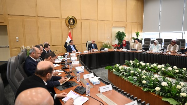 التوسع في تصنيع الزبيب وتوطين صناعة الكتان لتعزيز الصناعات الوطنية