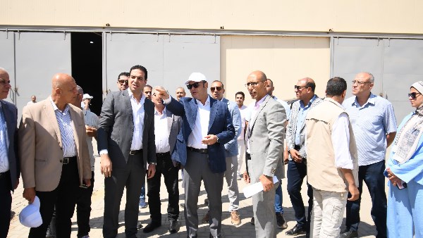 وزير الإسكان يتفقد محطة الصرف الصحي (12) بالأندلس في التجمع الثالث