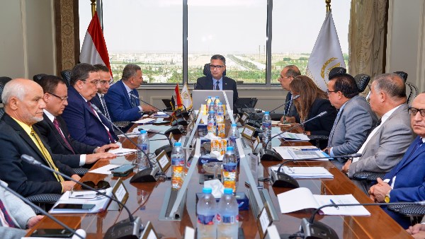 وزير التموين يعقد اجتماعًا موسعًا مع رؤساء شركات المضارب لضمان انتظام إنتاج الأرز