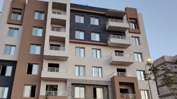 وزير الإسكان يتابع الموقف التنفيذي لمشروع «ديارنا»