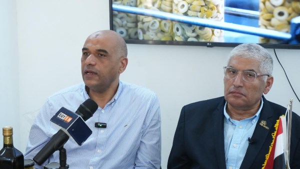 مصدرون
