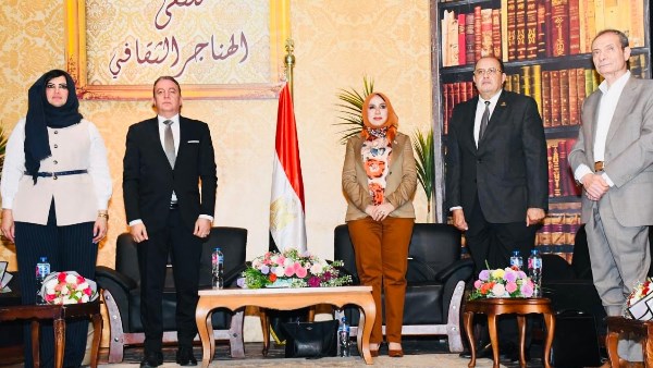 ملتقى الهناجر الثقافي الشهري