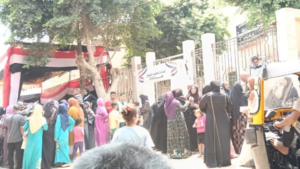سيدات العياط يسطرون ملحمة وطنية أمام اللجان الإنتخابية