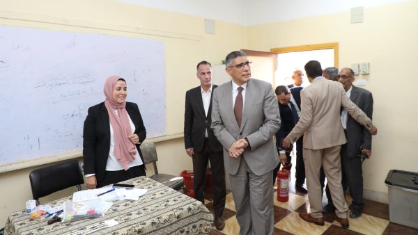محافظ الجيزة يتابع سير العملية الانتخابية بأحياء الدقي والجنوب