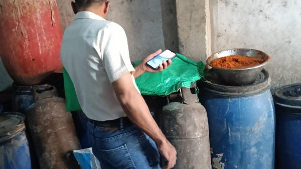 20 محضر لمخالفات صحية والتحفظ على مواد ومنتجات غذائية تالفة في  بني سويف