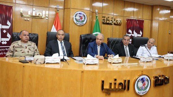 محافظ المنيا يوجه برفع كفاءة منظومة الحملات الميكانيكية وإنشاء وحدة لتقييم الأداء