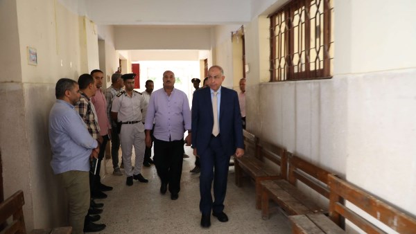 محافظ المنيا يتفقد عددًا من اللجان الانتخابيةاستعداداً لبدء استقبال الناخبين في انتخابات مجلس الشيوخ