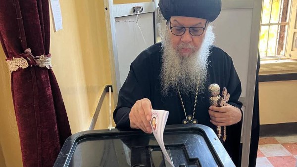 اساقفة المنيا يدلون باصواتهم في انتخابات مجلس الشيوخ 