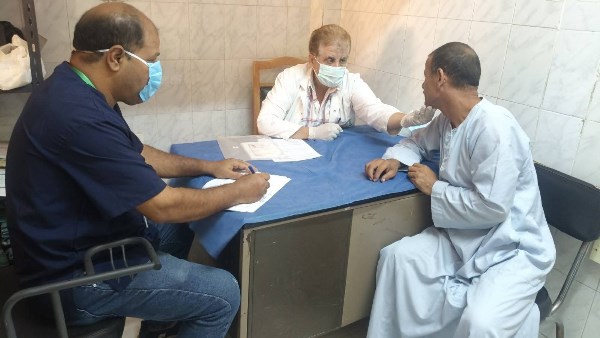 قافلة حياة كريمة تقدم خدمات طبية لـ 1000 مواطن بقرية الإسماعيلية بالمنيا