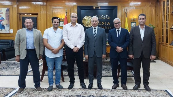 رئيس الجامعة يستقبل العالمين
