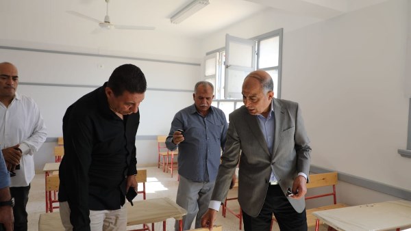 محافظ المنيا يتفقد المدرسه 