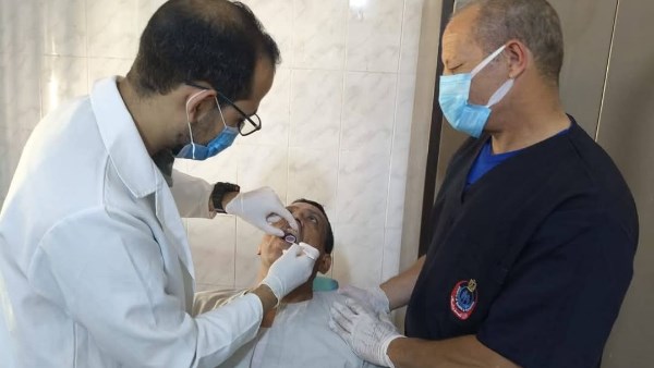 حياة كريمة.. توقيع الكشف الطبي على 976 مواطنًا بقرية دروة بالمنيا