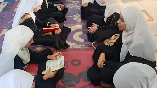 تحت شعار
