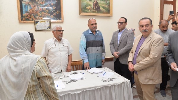 محافظ أسيوط يتفقد استعدادات مقار لجان انتخابات مجلس الشيوخ