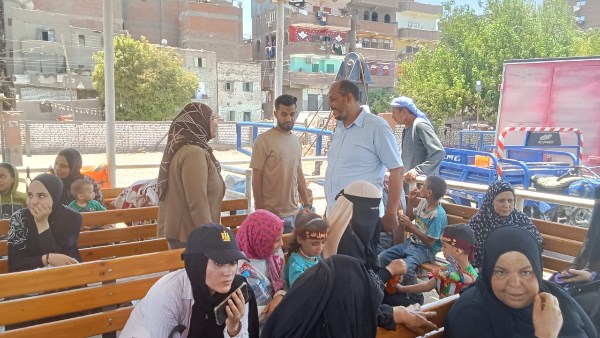 رئيس مركز أبوتيج يتابع انتظام العمل بالمرسى النهري