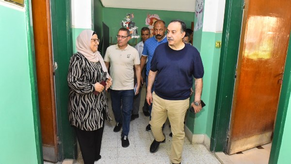 محافظ أسيوط يتفقد جمعية الشابات المسلمات 