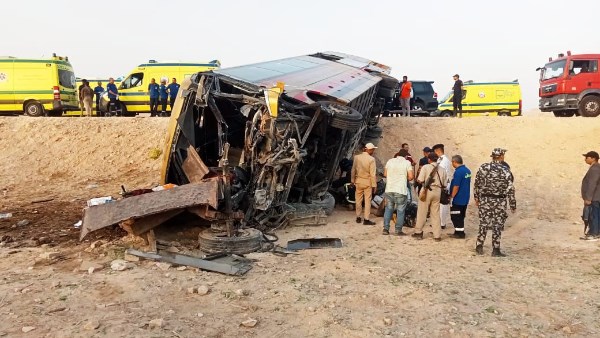 إنقلاب أتوبيس بالطريق الصحراوي الغربي بأسيوط 