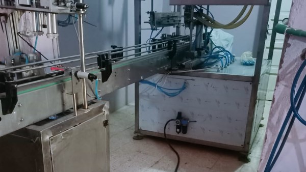 ضبط منشأة بالغنايم تعبئ مياه معدنية مقلدة لعلامات تجارية شهيرة 