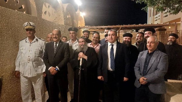 أسقف أسيوط للأقباط الأرثوذكس يستقبل مساعد وزير الداخلية ومدير الأمن 