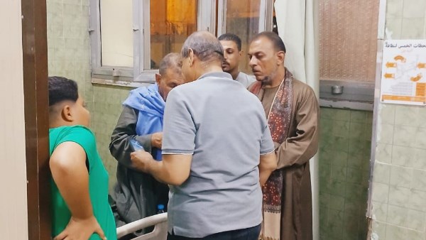 سكرتير عام مساعد أسيوط يزور المصابين 
