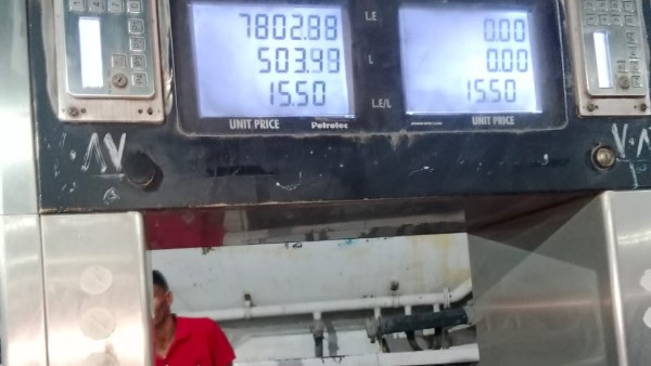 محافظ أسيوط: ضبط محطتين بحوزتهما 47 طن وقود وتحرير 504 محاضر تموينية