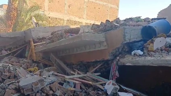 إنهيار منزل مكون من 3 طوابق بأسيوط 