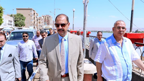 محافظ سوهاج يتفقد عبارة جزيرة الشورانية بالمراغة.. واجتماع عاجل لمراجعة تشغيل العبارات