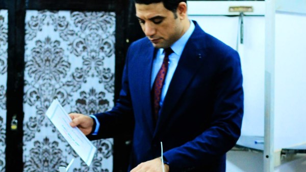 نائب محافظ سوهاج يدلي بصوته في انتخابات مجلس الشيوخ بمدرسة صلاح سالم