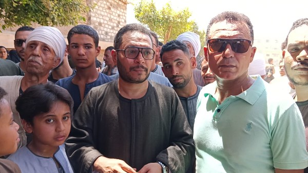 توافد آلاف الناخبين على لجان الاقتراع بمركز دار السلام في سوهاج.. صور
