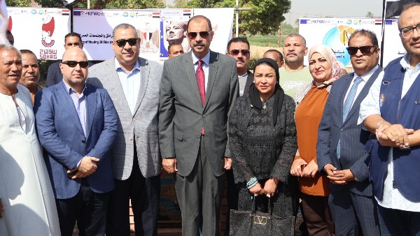 378 مليون جنيه.. محافظ سوهاج يضع حجر أساس مشروع الصرف الصحي بأولاد عزاز والمنياوي.. صور