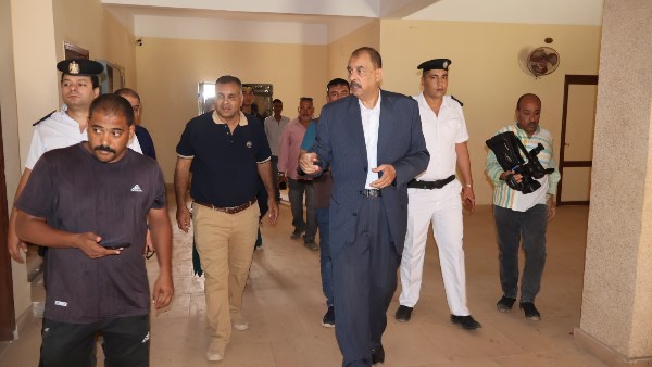 محافظ سوهاج يتفقد قرية “البربا” بجرجا ويوجّه بإحالة عدد من المسئولين للتحقيق