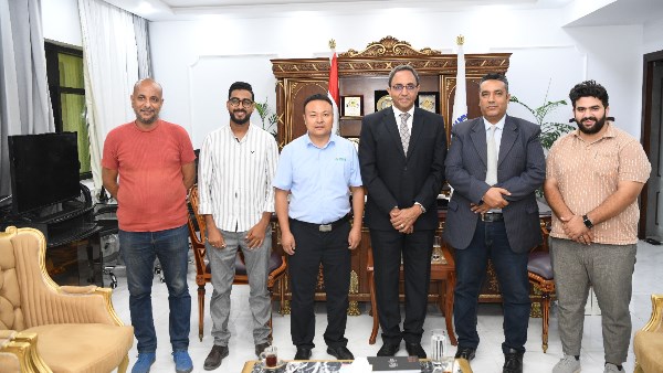 محافظ قنا يبحث مع وفد صيني فرص الاستثمار بالإنتاج الداجنى والحيوانى