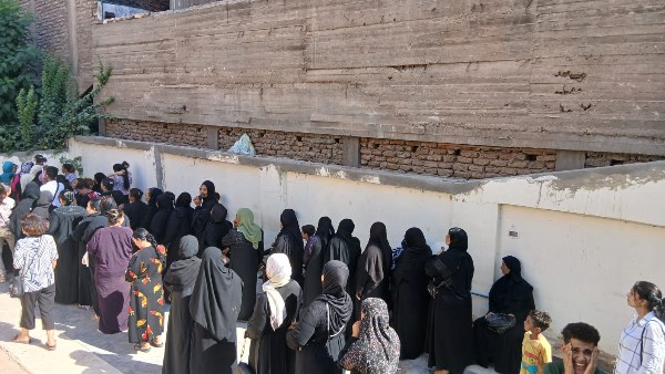 فى أول ساعات التصويت..السيدات يتصدرن المشهد الانتخابى أمام لجان الشيوخ بقنا