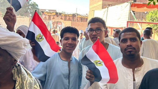 بأعلام مصر.. ناخبو قنا يتوافدون على لجان الانتخابات للمشاركة فى عُرس الشيوخ