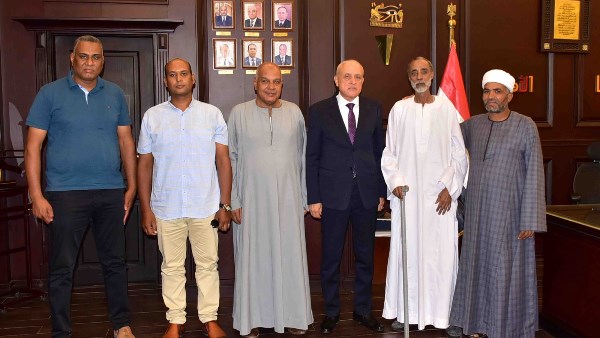 محافظ الأقصر يلتقي أهالي الإقالتة ويستجيب لمطالبهم الخدمية