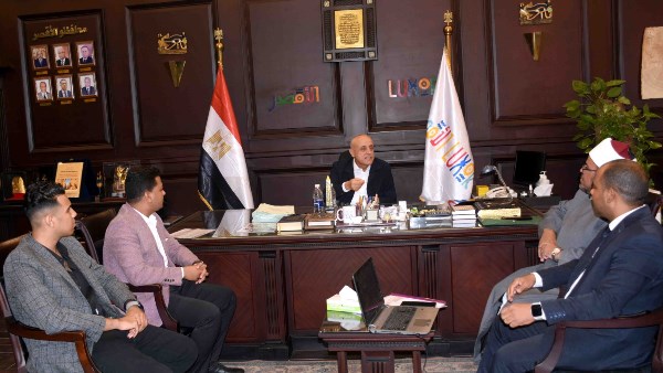 محافظ الأقصر يستقبل وفد اتحاد بشبابها ومبادرة مساجدنا حياة ويؤكد دعمه للمبادرات المجتمعية الفعالة