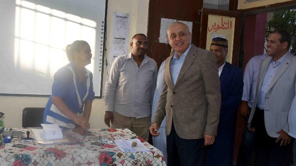فى الفترة المسائية  من انتخابات مجلس الشيوخ ....محافظ الأقصر يتفقد عدداً من اللجان بالأقصر والبياضية