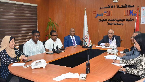 سكرتير عام محافظة الأقصر يتابع انتخابات مجلس الشيوخ بغرفة عمليات الشبكة الوطنية