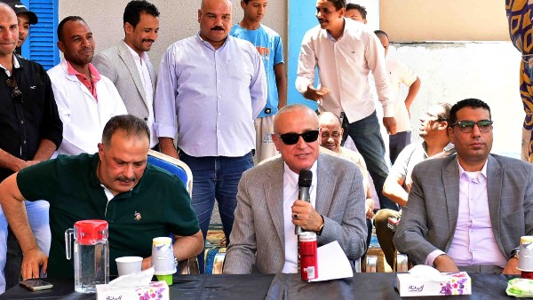 بعد تطويرها.. محافظ الأقصر يتفقد محطة مرشح حاجر الأقالتة ويلتقي الأهالي