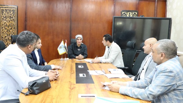 رئيس جامعة الأقصر تبحث إجراءات تأسيس شركة الجامعة