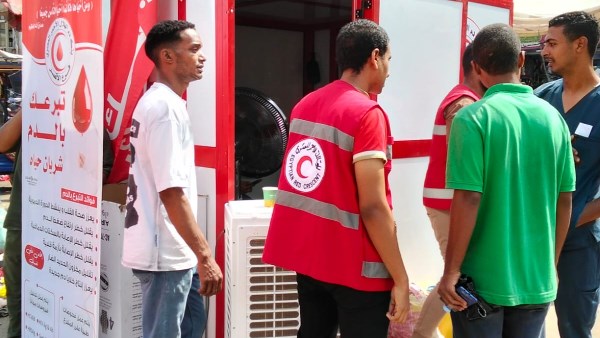 قطرة دم تنقذ حياة.. حملة تبرع بإسنا