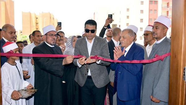 نائب محافظ الأقصر يفتتح مسجد "معتز الصحابي" بمدينة طيبة الجديدة ويؤدي أول صلاة جمعة به