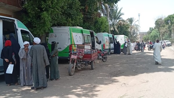 قافلة طبية مجانية أستفاد منها 762 مواطنًا بمركز الزينية ضمن مبادرة "صحتك تهمنا"