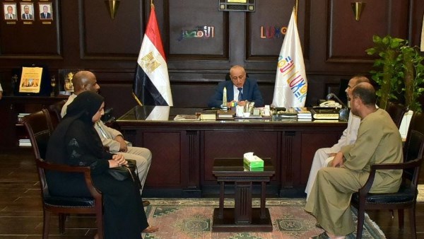 محافظ الأقصر يلتقي الأسر المتضررة من حريق الكرنك ويوجه بتقديم الدعم الكامل
