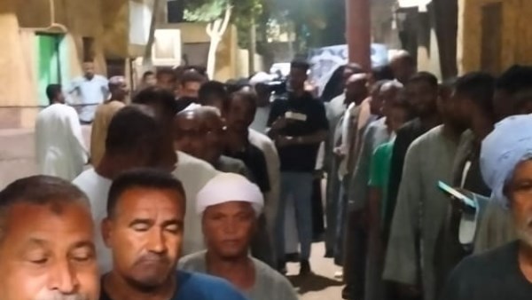 قبل دقائق من غلق الصناديق.. احتشاد المواطنين أمام لجان الأقصر للتصويت في انتخابات مجلس الشيوخ