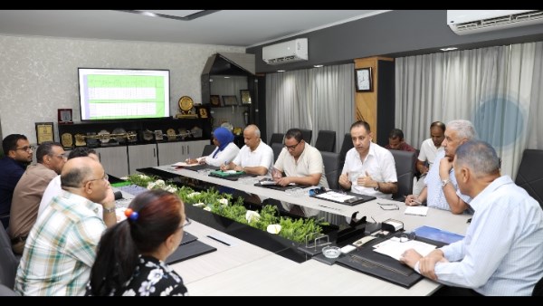 محافظ أسوان يوجه بزيادة معدلات الإنجاز بملف تقنين وإسترداد أراضى الدولة