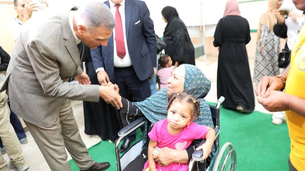 محافظ أسوان يتفقد لجان انتخابات الشيوخ ويحث المواطنين على المشاركة.. شاهد